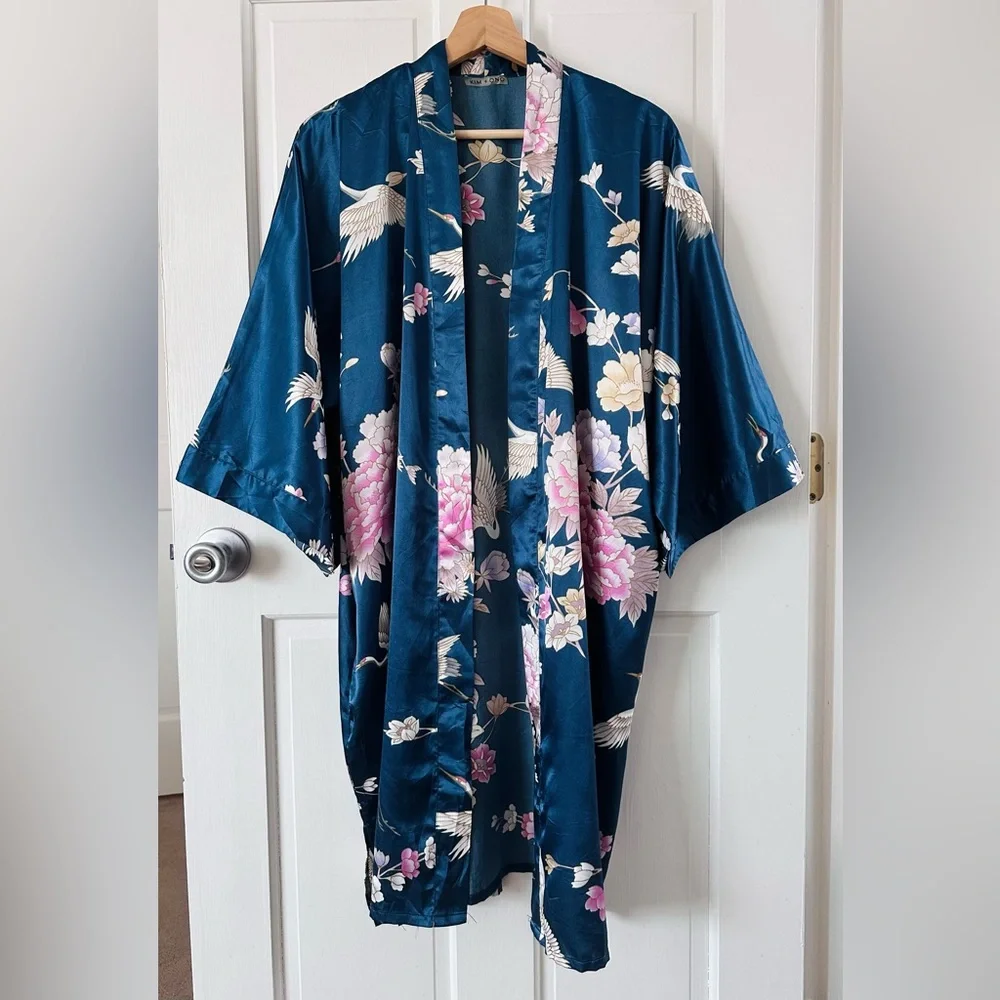 Kim + Ono Chrysanthemum & Crane Long Satin Kimono Robe Navy One Size - No Tie - Picture 5 of 16